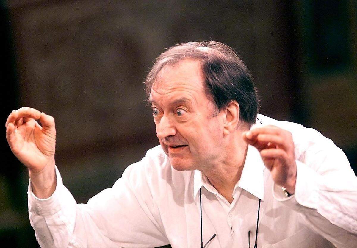 1980: Harnoncourt trat erstmals in Österreich als Dirigent auf – im Rahmen der Salzburger Mozartwoche mit dem Amsterdamer Concertgebouw-Orchester, mit dem er lange zusammen arbeitete.
