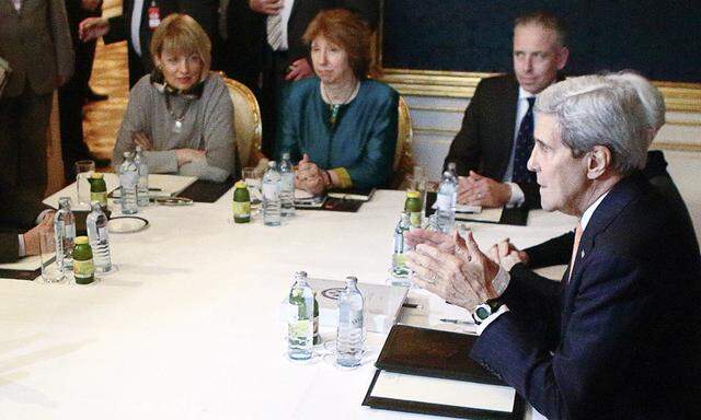 Iranian Foreign Minister Zarif, U.S. Secretary of State Kerry and EU envoy Ashton sit at a table during  a meeting in Vienna