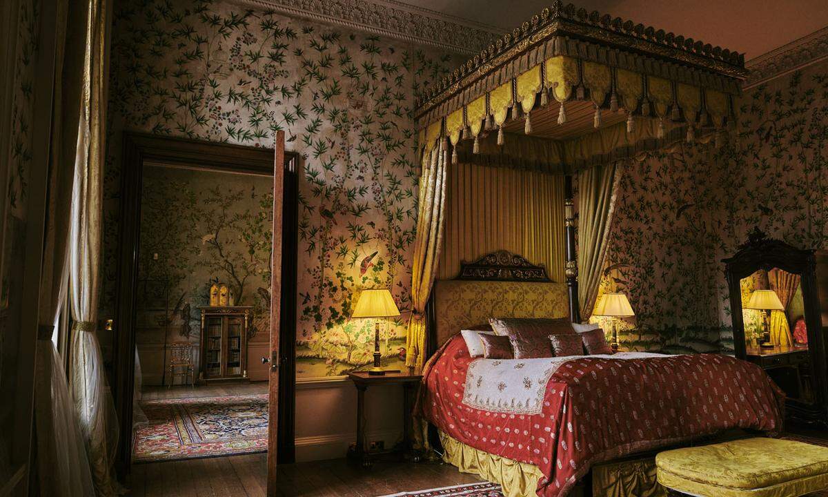 Die Herzogin von Rutland und ihre Familie wird die Schlossgäste dafür persönlich in ihrer herrschaftlichen Drei-Zimmer-Suite in Empfang nehmen.