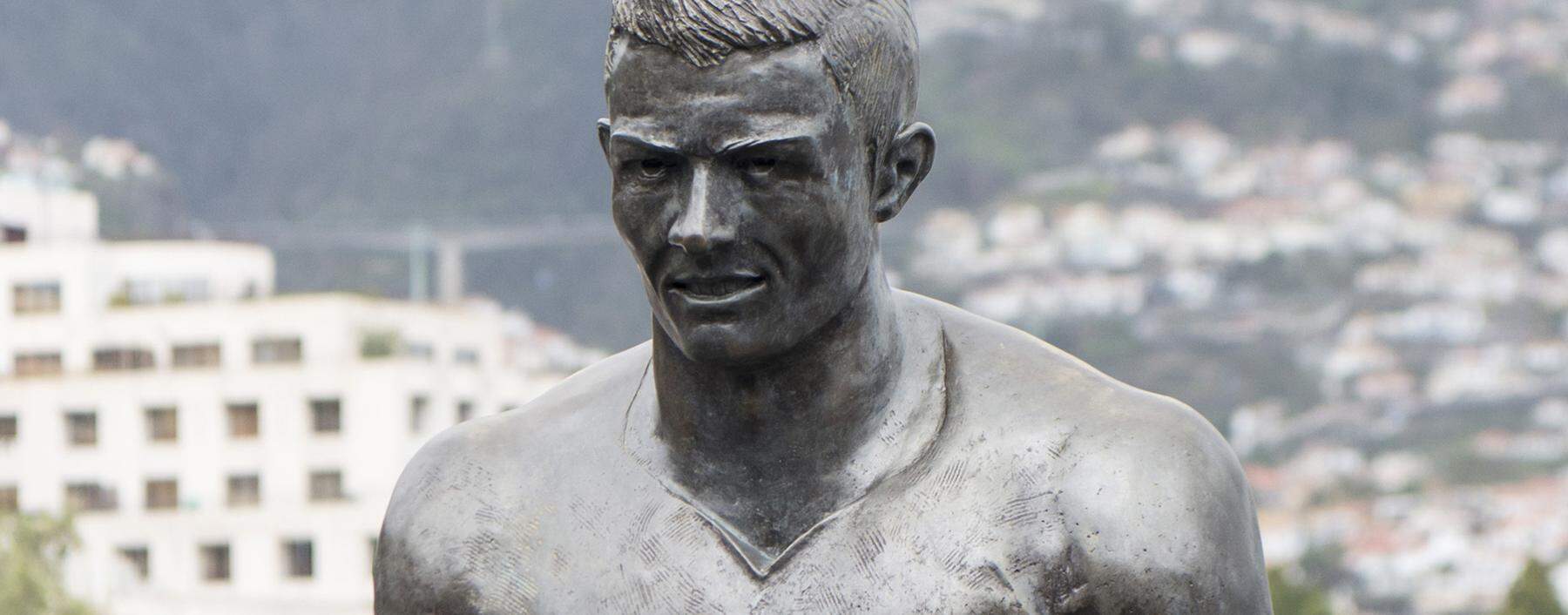 Ronaldo-Statue beim CR7-Museum in Funchal, Madeira.