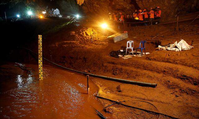 Angeblich setzten die Wasserpumpen in der thailändischen Tham Luang-Höhle kurz nach der Rettung der Gruppe aus.