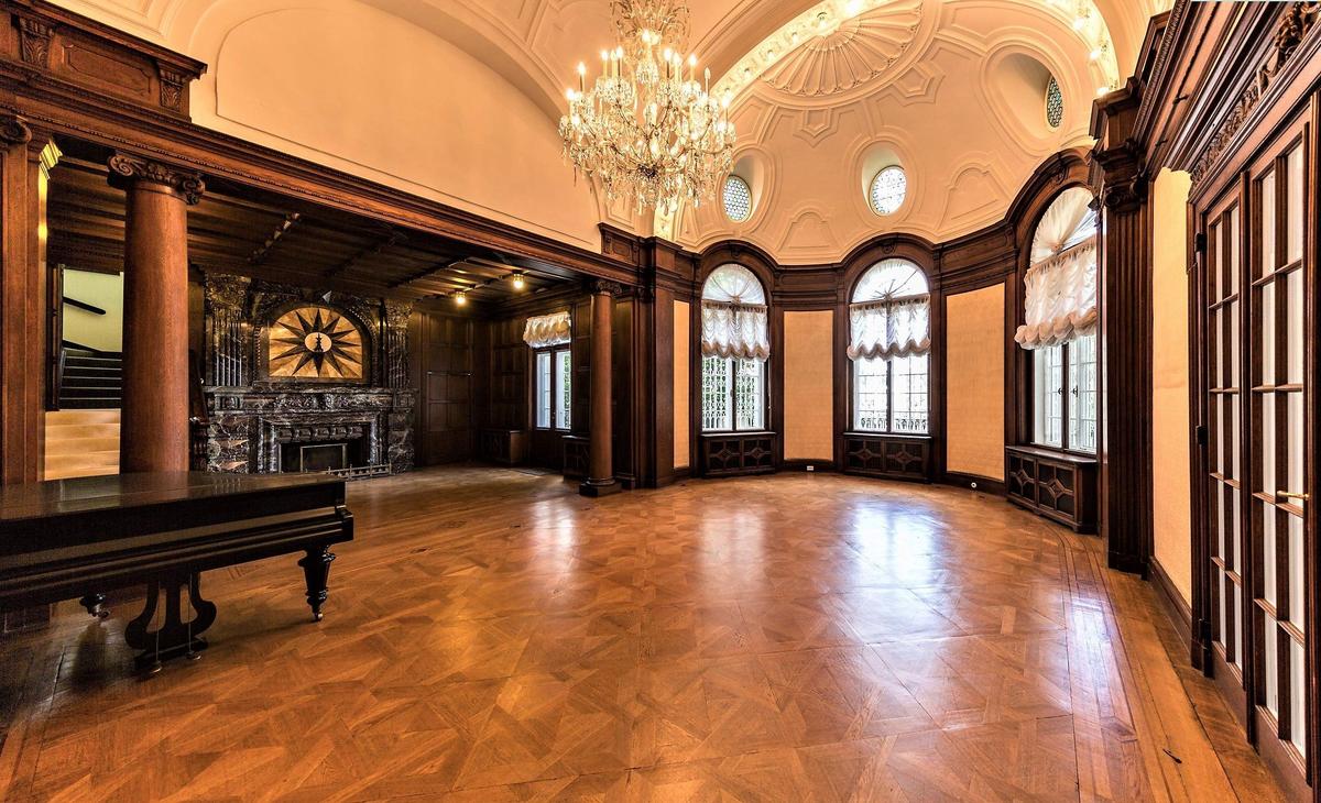 Wohnsalon einer Villa