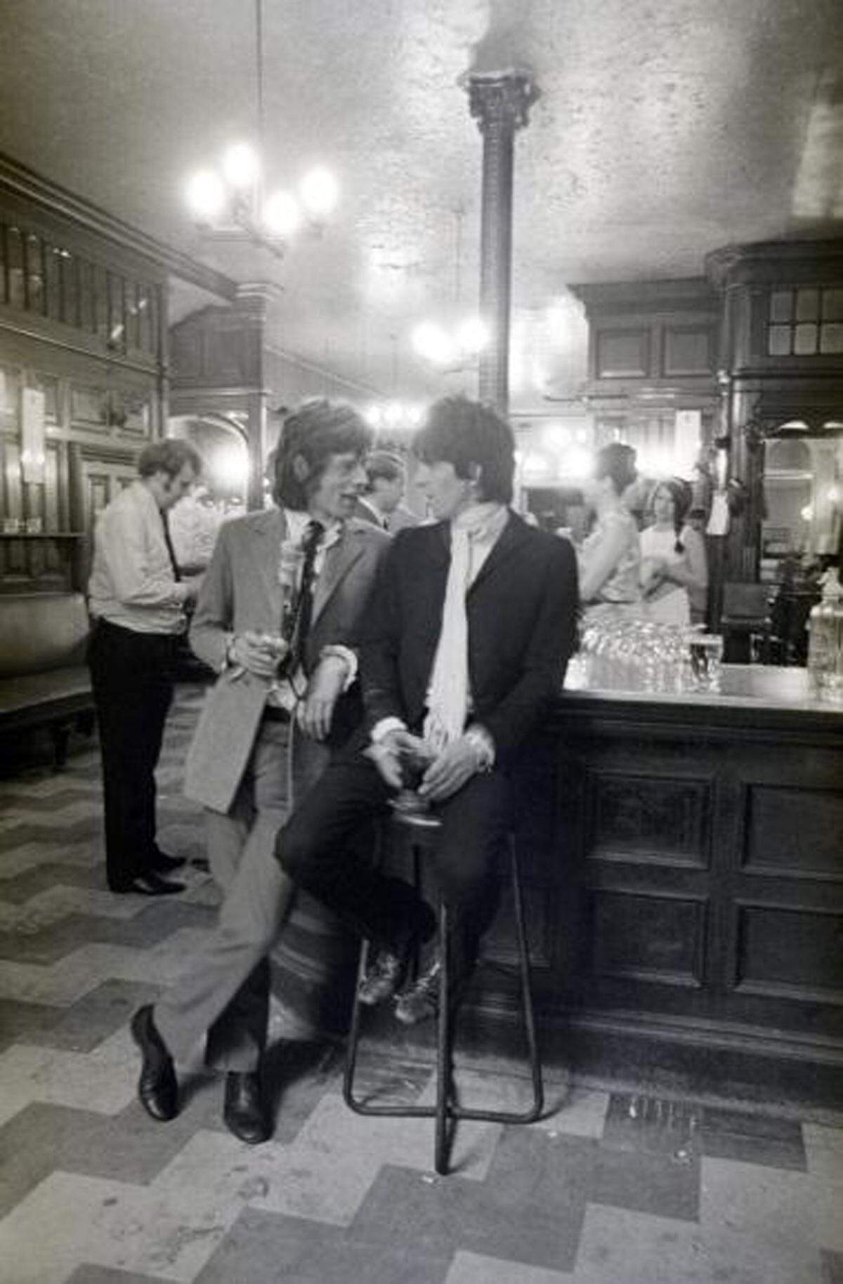 "The Rolling Stones: 50" ist das wohl persönlichste Buch, das je herausgegeben wurde. Die monatelange Zusammenarbeit mit Mick, Keith, Charlie und Ronnie gibt dem Buch den Touch der Stones.London, England, 30. Juni 1967