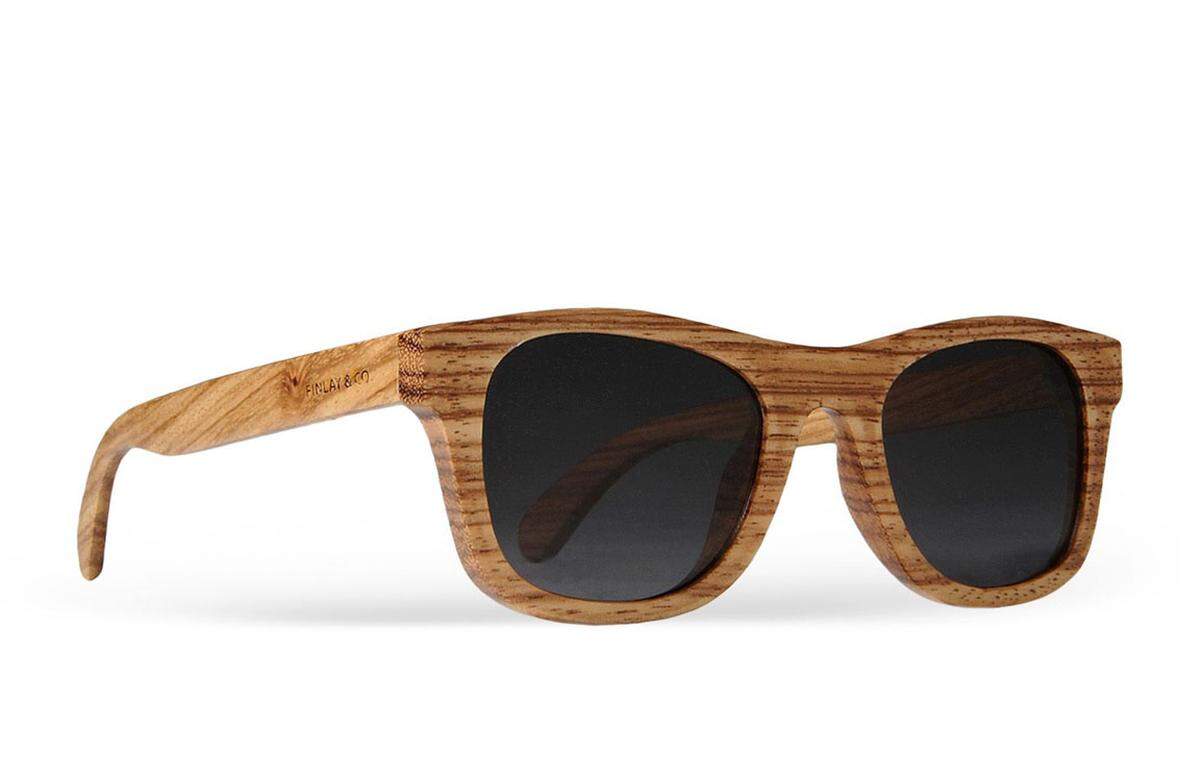 Die Sonnenbrille wird nach dem Winter wieder häufig gezückt. Die Trends im Überblick: Brillen aus natürlichen Materialien sind in dieser Saison besonders modisch. Aus Holz ist etwa die Version von Finlay &amp; Co., 125 Euro.