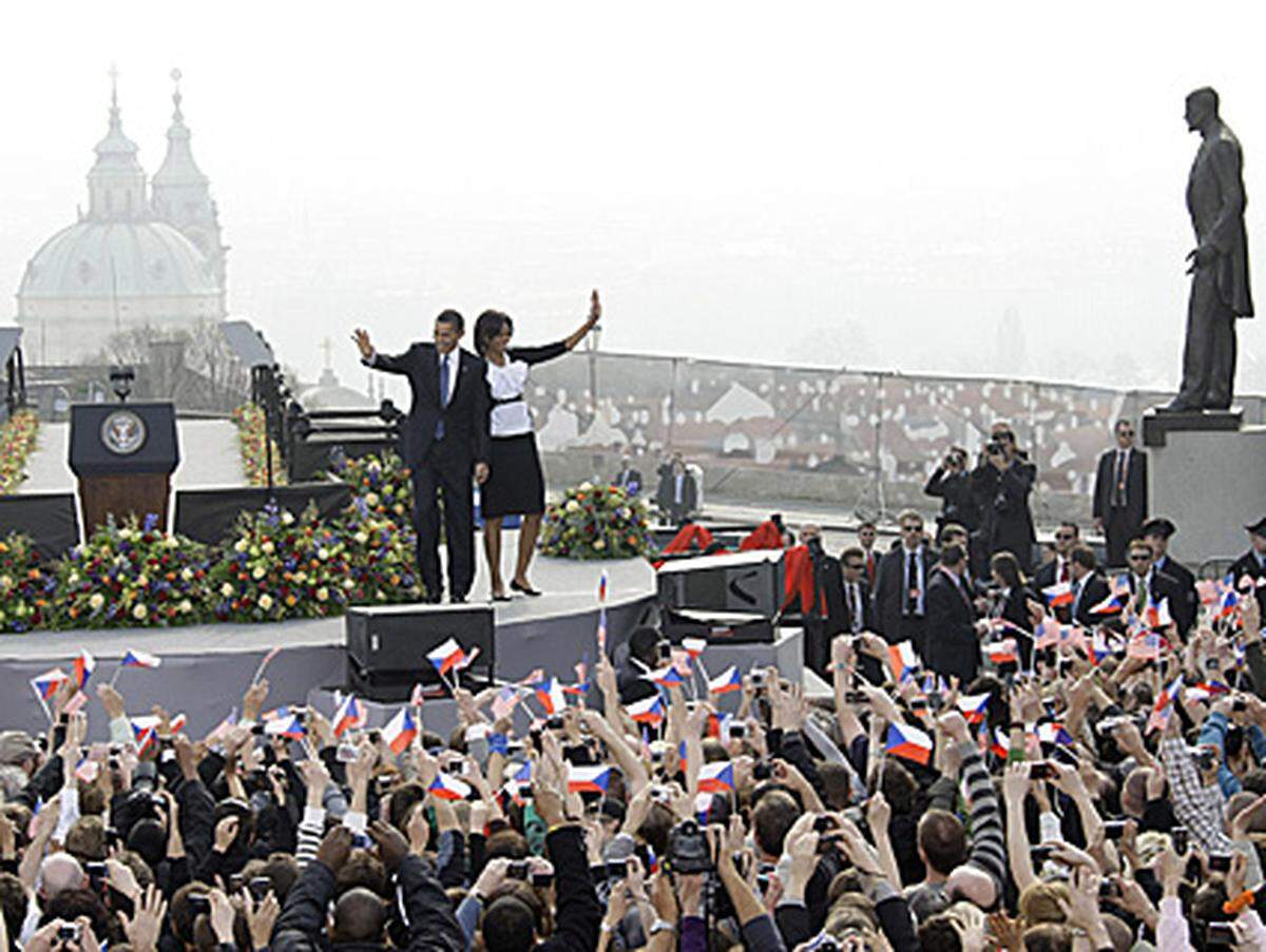 Am Sonntag hielt Obama bei strahlendem Sonnenschein in der Prager Burg eine Rede vor 30.000 begeisterten Zuhörern.