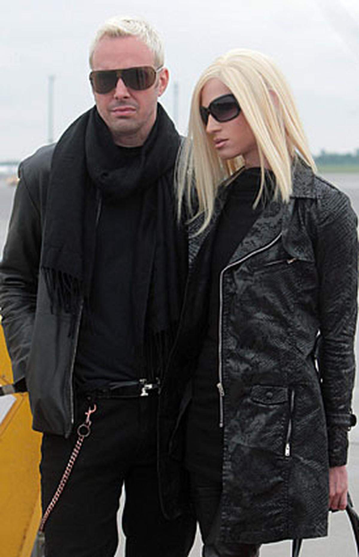 Blonds, The: Das New Yorker Avantgarde-Couple Phillipe und David Blond richtet die Fashion Show aus. Entdeckt wurden die beiden von Patricia Field, die schon „Sex and the City“ ausstattete.