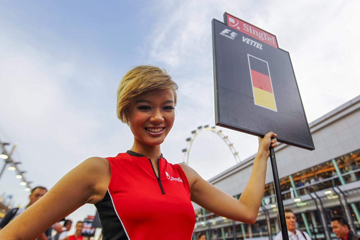 Diese überraschend blonde Dame wurde die Ehre zuteil, Sebastian Vettel anzukünden.