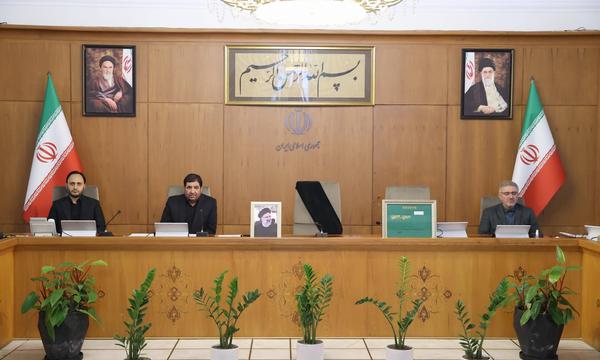 Der Platz des verstorbenen Präsidenten Ebrahim Raisi blieb der iranischen Regierungssitzung am Montag frei. 