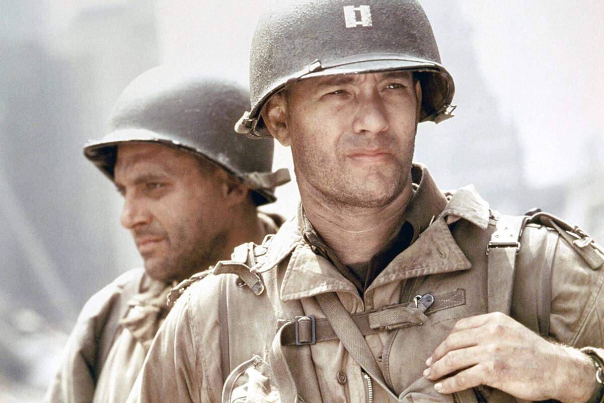 In Steven Spielbergs pathosgeladenem Kriegsfilm macht sich Hands gemeinam mit seiner Truppe auf die Suche nach dem Soldaten James Ryan (Matt Damon), weil er der einzige überlebende von vier Brüdern ist. Die realistische Darstellung der Landung in der Normandie beeindruckt bis heute. Fünf Oscars bekam "Der Soldat James Ryan", die Darsteller bekamen allerdings keinen.