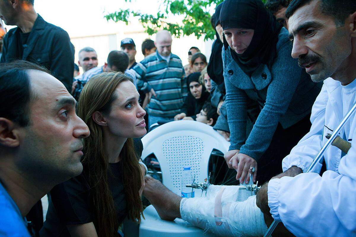In ihrer Rolle als Ehrenbotschafterin des UN-Flüchtlingshilfswerks UNHCR wolle Jolie die Menschen moralisch und finanziell unterstützen, berichteten türkische Medien.