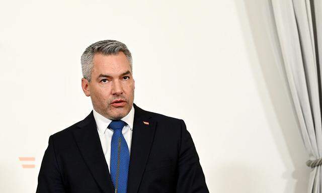 "Österreich ist ein Binnenland und hat über 90.000 Asylanträge - das ist zu viel und zeigt, dass der EU-Außengrenzenschutz nicht funktioniert", sagt Nehammer am Mittwoch nach dem Ministerrat.