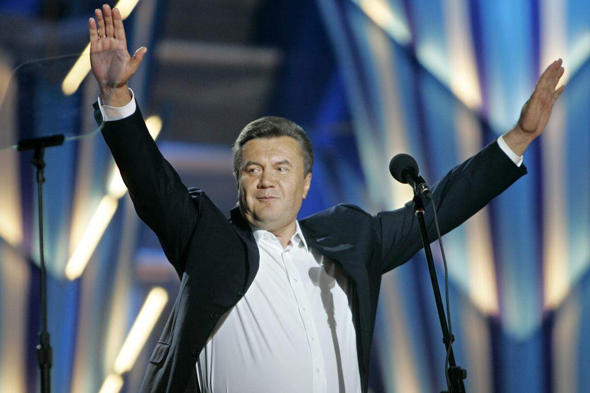 Als Halbstarker saß er wegen eines Raubüberfalls im Gefängnis. Doch seit dieser Jugendsünde, so beteuert der ukrainische Staatschef Viktor Janukowitsch, habe er das Gesetz nicht mehr gebrochen. Nun gewann er die Parlamentswahlen mit 34 Prozent.