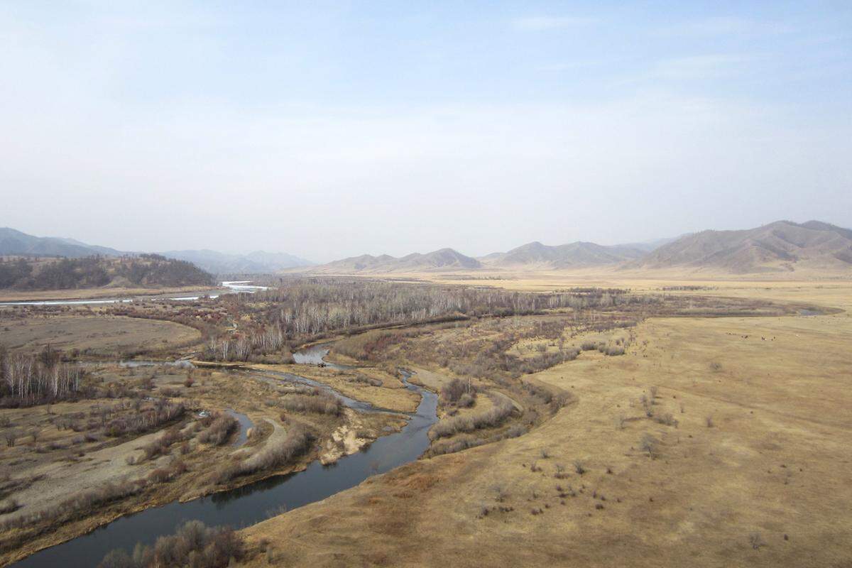 Der Eg-Fluss ist einer der saubersten Flüsse der Welt. Er gehört zum Einzugsgebiet des russischen Baikalsees, des ältesten Süßwassersees der Erde – etwa 25 Millionen Jahre.