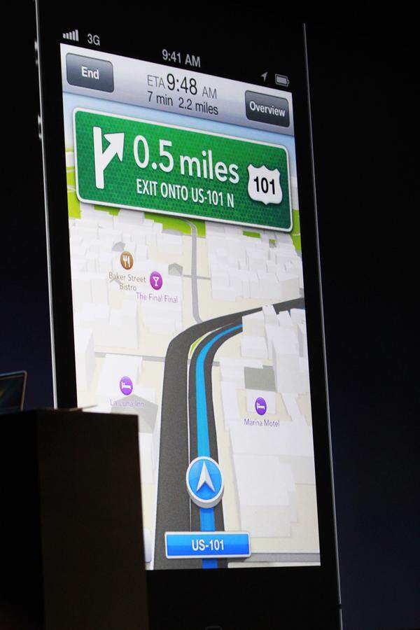 Komplett neu ist die Karten-Lösung von Apple, die Google Maps ersetzen wird. Sie bietet eine Navigations-Funktion und einen 3D-Modus.