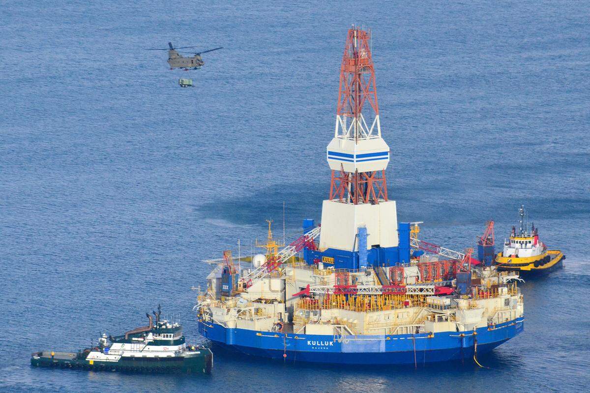 Bei der rund zwölfstündigen Aktion mit einem Schleppschiff seien keine Ölspuren gesichtet worden, hieß es von den zuständigen US-Behörden.