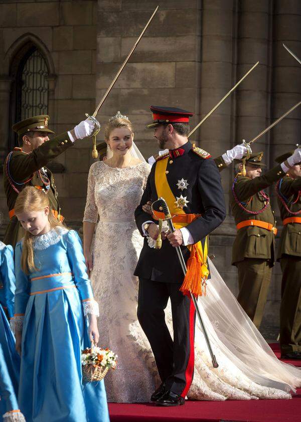 Prinz Guillaume und Gräfin Stéphanie de Lannoy von Luxemburg heirateten im Beisein des europäischen Adels. Die Braut trug ein Kleid von Elie Saab mit 50.000 Perlen.