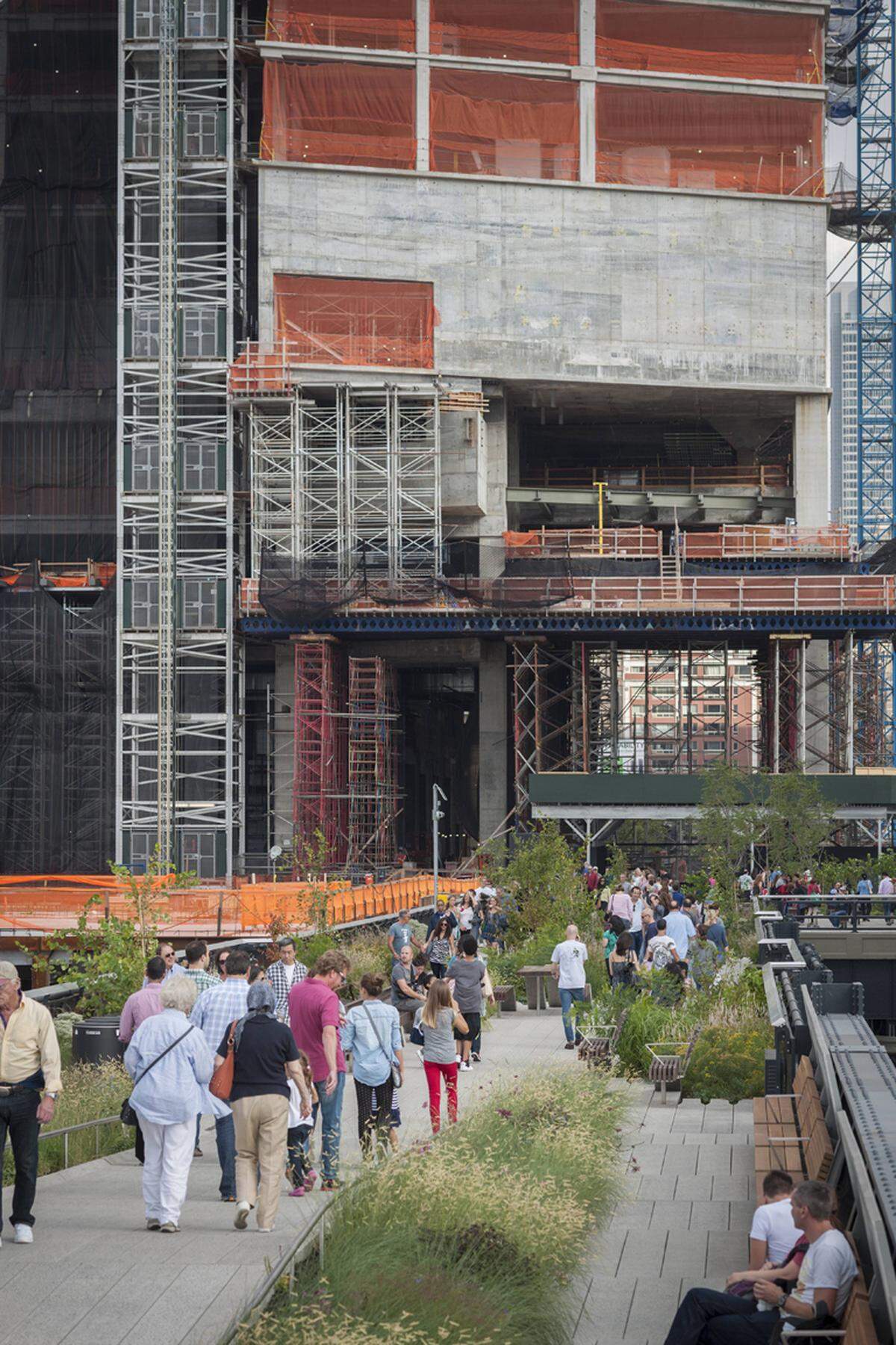 Mehr als 20 Millionen Menschen haben den Park inzwischen schon besucht, der neben Blumenbeeten, Grasfl&auml;chen und Essensst&auml;nden auch Panoramablicke auf die Millionenmetropole bietet.