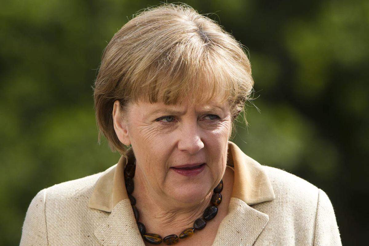 Die deutsche Bundeskanzlerin Angela Merkel relativiert den Umstand, dass die Ratingagentur Standard &amp; Poor's Zweifel an der Beteiligung der privaten Gläubiger am neuen Griechenland-Rettungspaket hat.