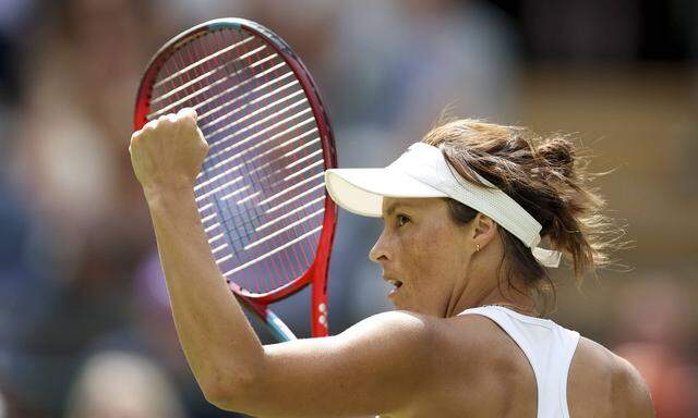 (220706) -- LONDON, July 6, 2022 -- Tatjana Maria of Germany celebrates during the women s singles quarter-final match a