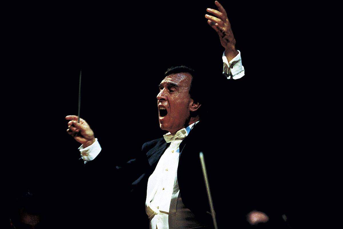 Seine Stellung als Musikdirektor und Dirigent der Wiener Staatsoper kündigte Abbado im Oktober 1991 aus gesundheitlichen Gründen. Mit "Arbeitsüberlastung" begründete Abbado seinen Rückzug.