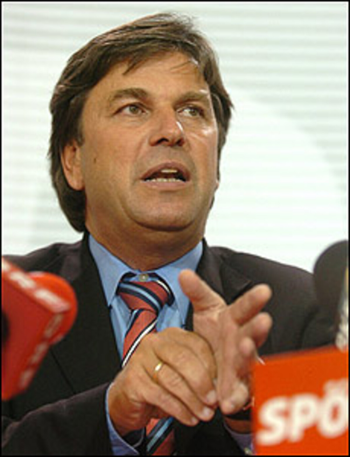 "In der ÖVP gibt es eine genetisch bedingte bösartige Krebszelle, welche schreit: 'Wir wollen die ganze Macht'."   Der Steirischer Landeshauptmann Franz Voves zu eben diesen Anschuldigungen der ÖVP. Voves nahm die Aussagen später zurück.