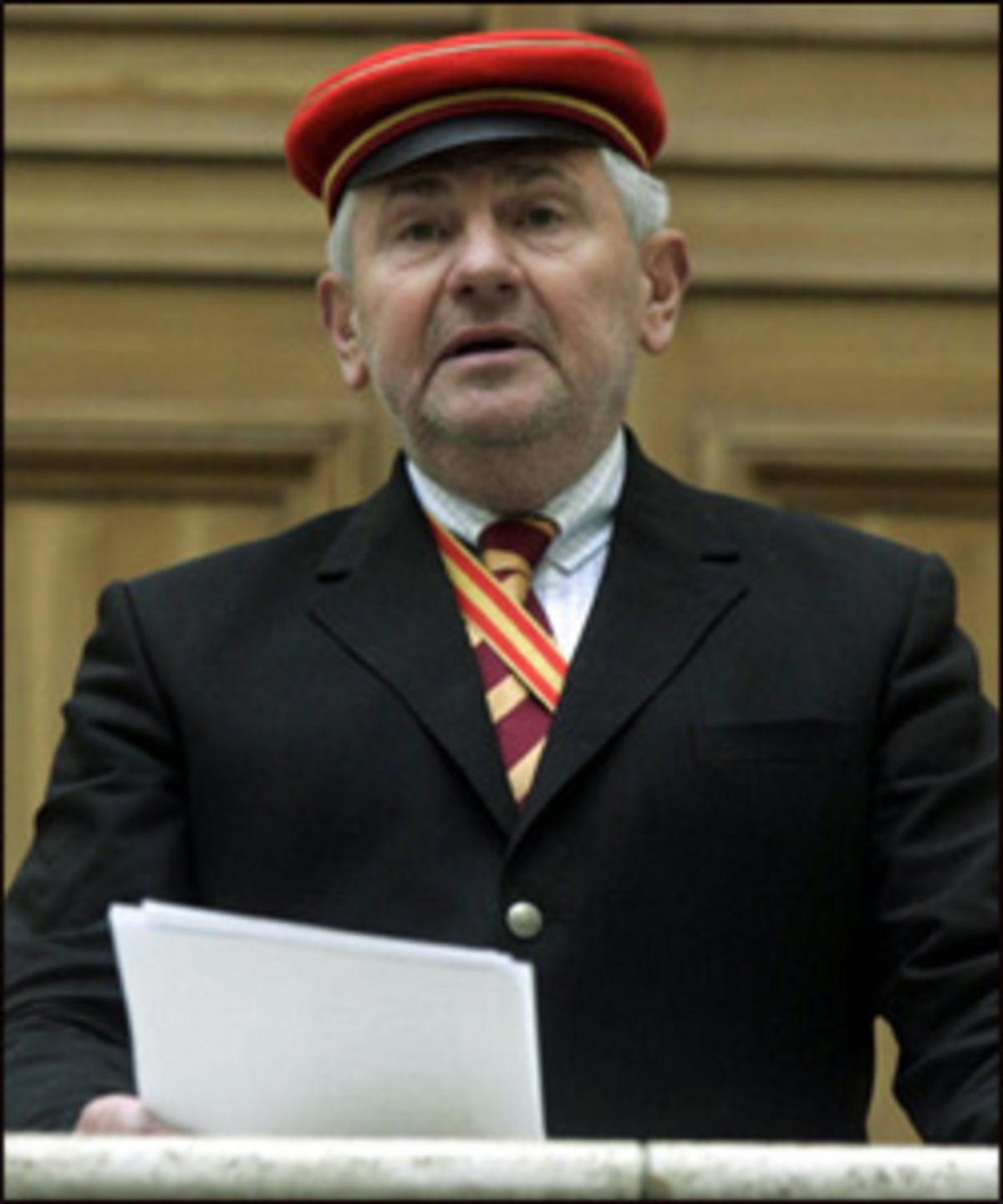 "Strache ist unbestritten, ob mit oder ohne Fotos, das ist für mich keine Frage der Parteispitze."EU-Abgeordneter Andreas Mölzer