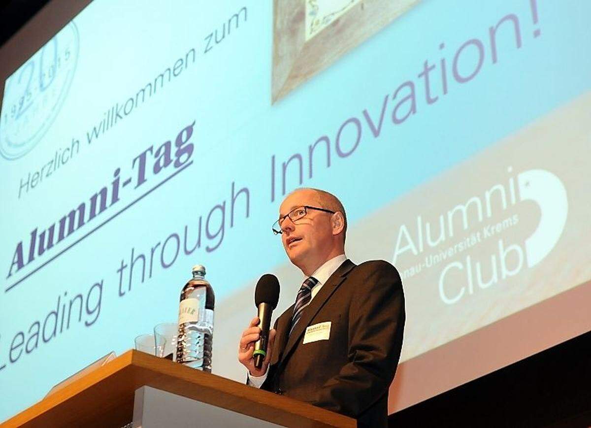 Rektor Friedrich Faulhammer begrüßte seine Gäste im Festsaal und sprach über den "Innovationsmotor Universität".