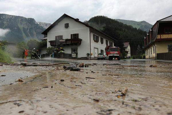 Hochwassereinsatz der Feuerwehr in Altenberg an der Rax.
