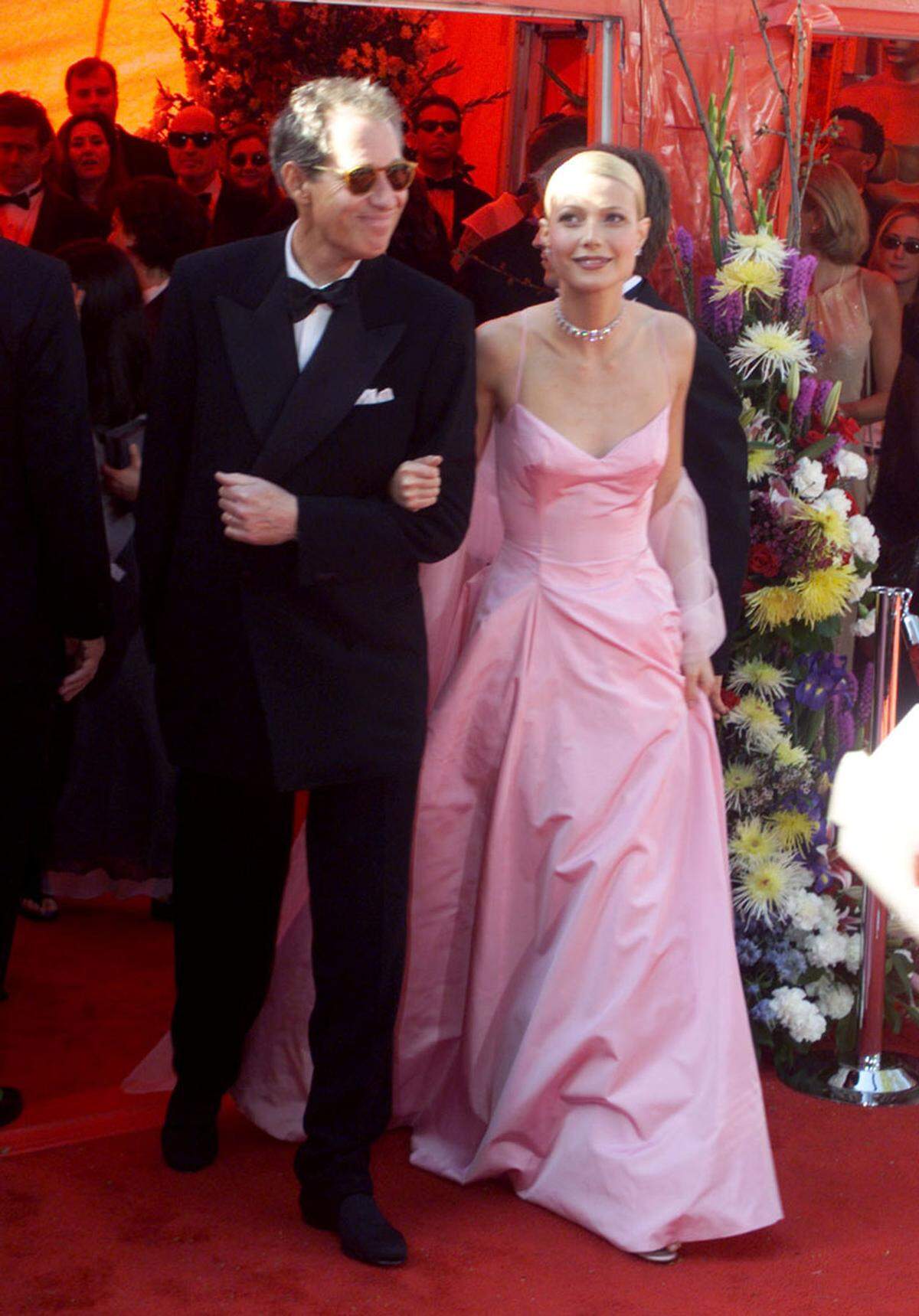 Unvergessen ist auch das pinke Kleid von Ralph Lauren, in dem Gwyneth Paltrow 1999 einen Oscar als beste Hauptdarstellerin überreicht bekam.