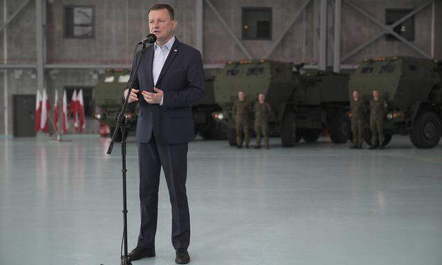  Verteidigungsminister Mariusz Błaszczak begrüßt die erste Himars-Lieferung aus den USA.