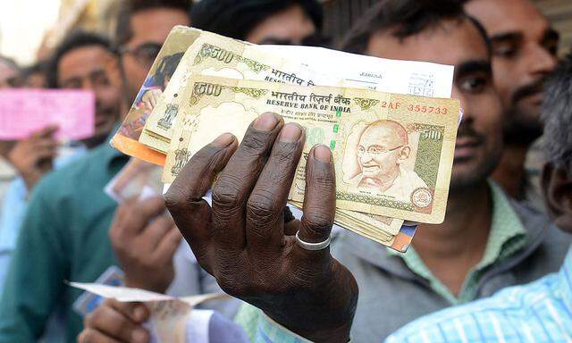 INDIA-ECONOMY-CURRENCY