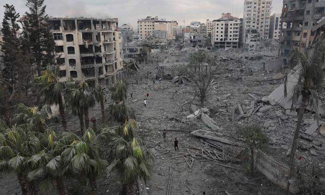 Massive Zerstörung durch israelische Luftangriffe im Bezirk al-Rimal in Gaza-Stadt.