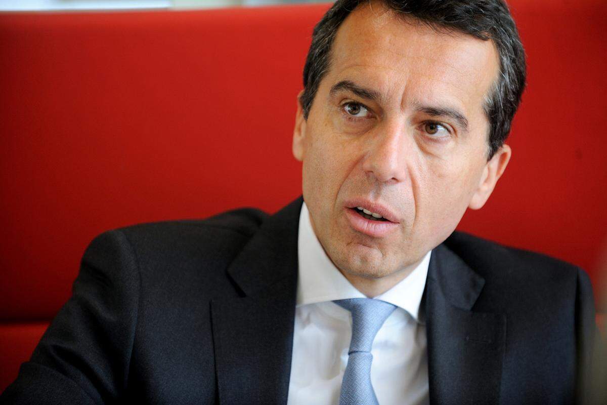 "Wenn ich einen Freund (...) wegen einer tagespolitischen Diskussion nicht mehr treffen würde, wäre ich wohl eines der größten Weicheier unter der Sonne." ÖBB-Boss Christian Kern war mit dem steirischen SPÖ-Chef Franz Voves auf der Grazer Opernredoute.