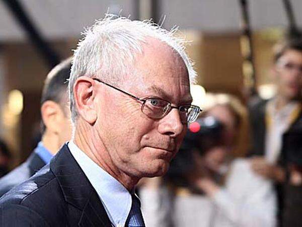 Mit der Wahl von Herman Van Rompuy zum Ratspräsidenten und von Catherine Ashton zur "Außenministerin" hat die EU zwei Gesichter, die die Union nach Innen und nach Außen vertreten. Die beiden sind außerhalb ihrer Heimat noch wenig bekannt - ein großer Kritikpunkt, waren doch wesentlich bekanntere Persönlichkeiten als Kandidaten kolportiert worden (mehr...)