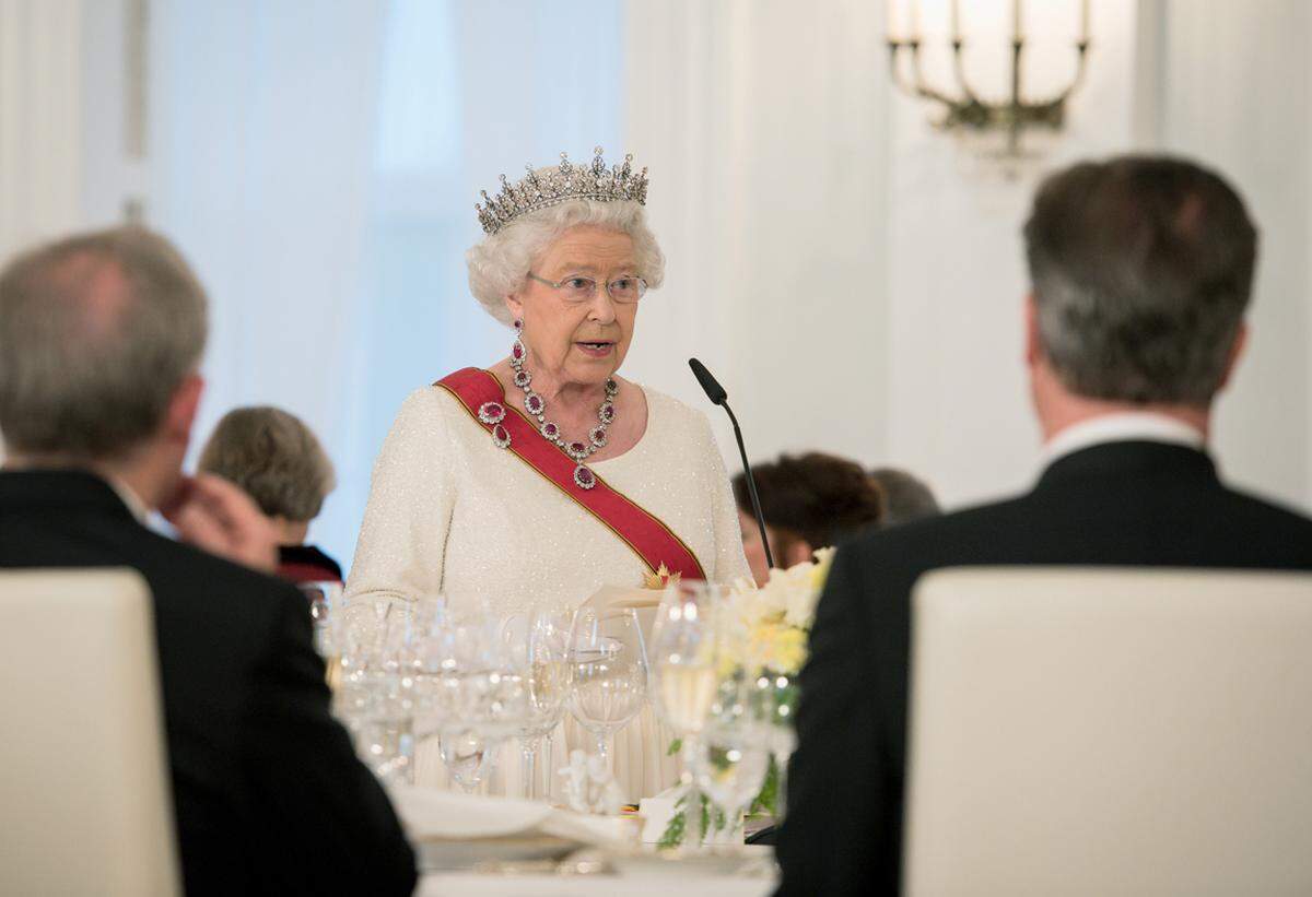 Am Mittwochabend hatte die Königin bei einem Staatsbankett im Amtssitz auf Schloss Bellevue vor einer Spaltung Europas gewarnt.