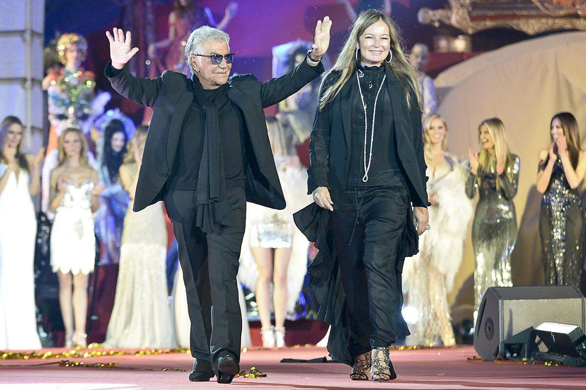 Den krönenden Abschluss bildete die Show von Topdesigner Roberto Cavalli, die er bereits zum zweiten Mal ausrichtete. Cavalli, der in Begleitung seiner österreichischen Ehefrau Eva kam, ging bereits 2001 für den Life Ball ans Werk.