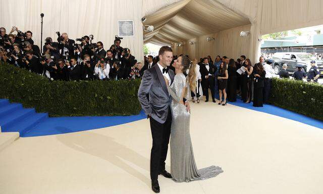 Das Traumpaar schlechthin: Tom Brady und Gisele Bündchen, seine Frau. Das Supermodel aus Brasilien ist weltweit noch berühmter als der Sportstar.