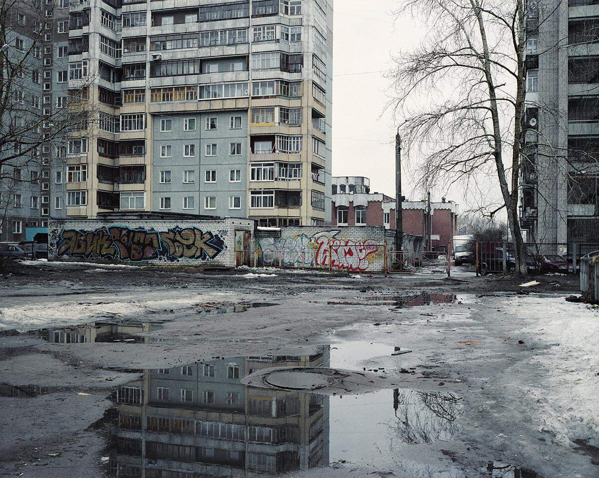 Zum Fotoband "Zhili Byli" gehört auch der Essay "Zugreise von Nirgendwo nach Nirgendwo". Darin erzählt Leonid A. Klimov von seinen gemischten Gefühlen zu seiner abgelegenen kalten Heimat.