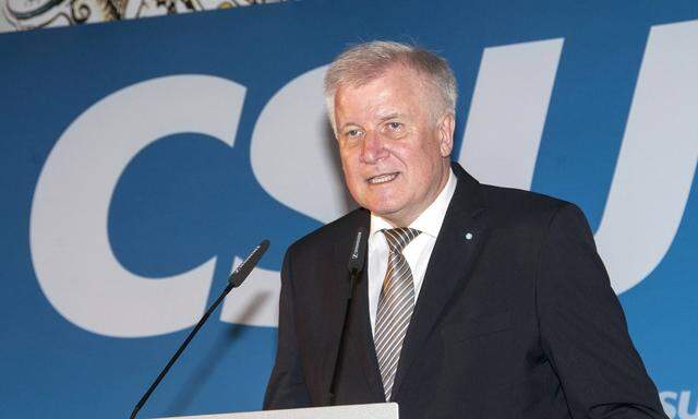 Muenchen beim Bezirksparteitag der CSU Muenchen im Hofbraeukeller Ministerpraesident Horst Seehofe