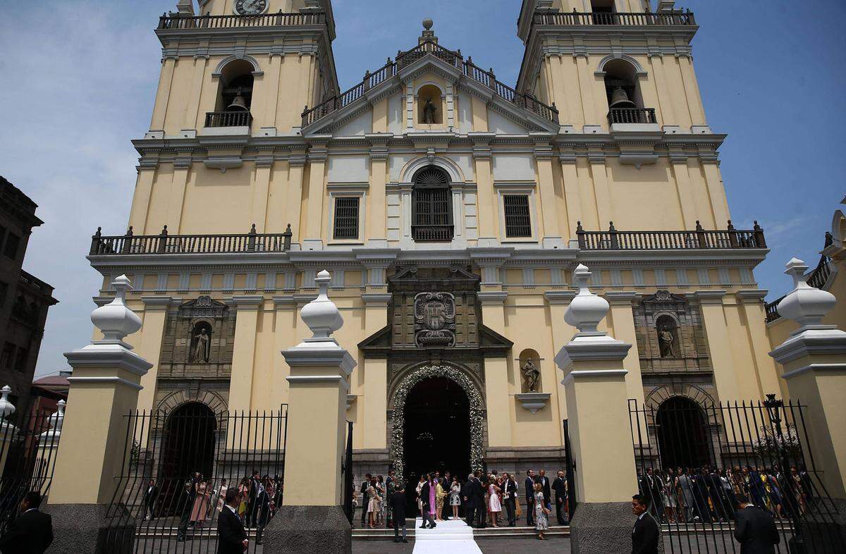 Prinz Christian von Hannover und Alessandra de Osma haben sich in der Basilica San Pedro in Lima das Ja-Wort gegeben.