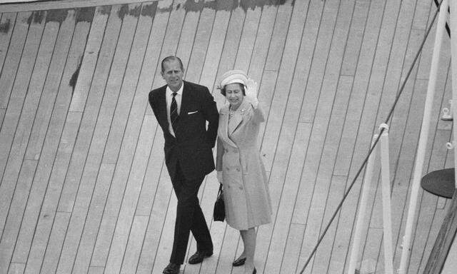 Juni 1977: Archivbild von Prinz Philip und Königin Elizabeth II.