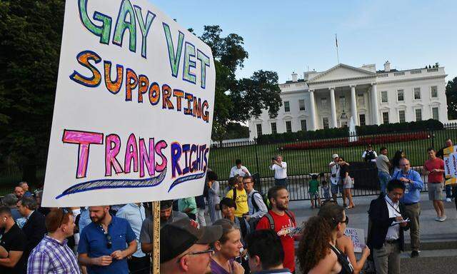 Schon Ende Juli gab es Proteste gegen den Beschluss der Trump-Administration, Transgender vom Militärdienst auszuschließen.
