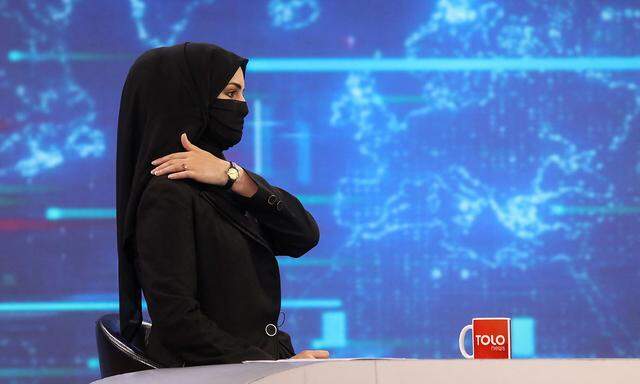 Die Taliban setzten eine verpflichtende Gesichtsverschleierung für Frauen in der Öffentlichkeit durch - auch für TV-Mitarbeiterinnen.