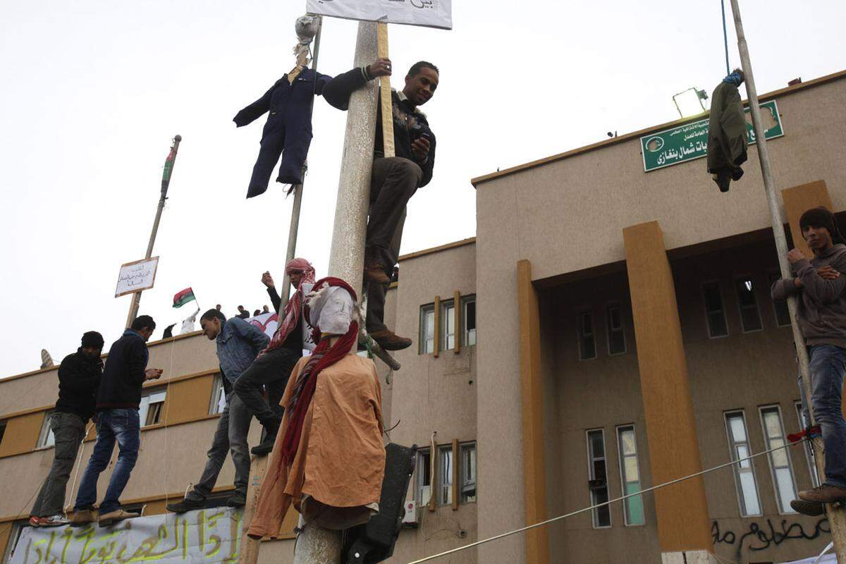 Die Aufständischen lassen keine Zweifel, was ihrer Ansicht nach mit ''Revolutionsführer" Gaddafi geschehen soll.