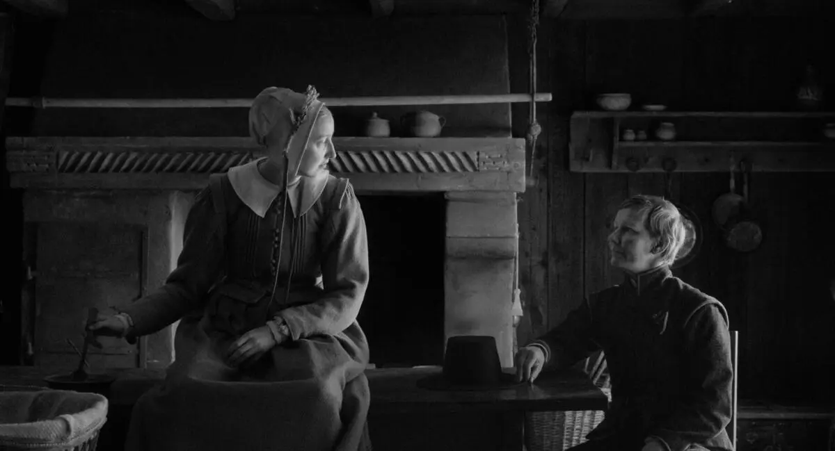 Suzanna (Caro Braun, r.) und Rose (Sandra Hüller) eint in „Rose“ von Markus Schleinzer eine Schicksalsgemeinschaft.