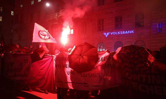 Am Freitagabend zog der Demonstrationsblock durch Wien, ohne Sachbeschädigungen.