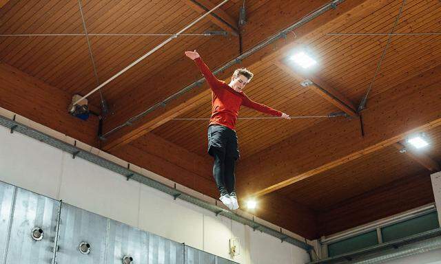 Erster Salto mit drei Jahren, inzwischen am Sprung zur Weltspitze: In der Luft ist Benjamin Wizani in seinem Element.