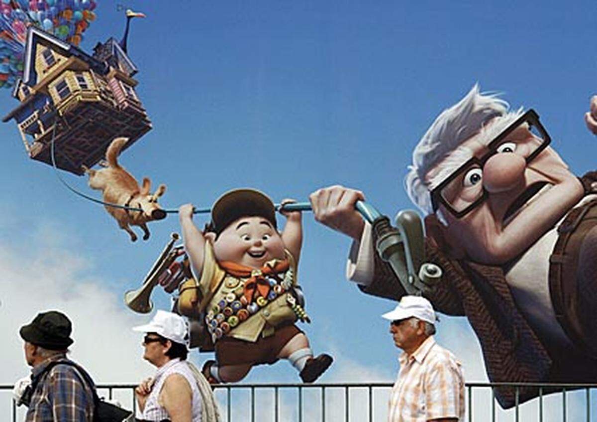 Den Auftakt machte der Pixar-Film "Up" - erstmals wird das Filmfestival Cannes somit mit einem 3D-Animationsfilm eröffnet. Im Mittelpunkt steht ein Pensionist, der die Erde mit seinem Haus an Luftballons hängend bereisen will, nachdem er seine Frau verloren hat.