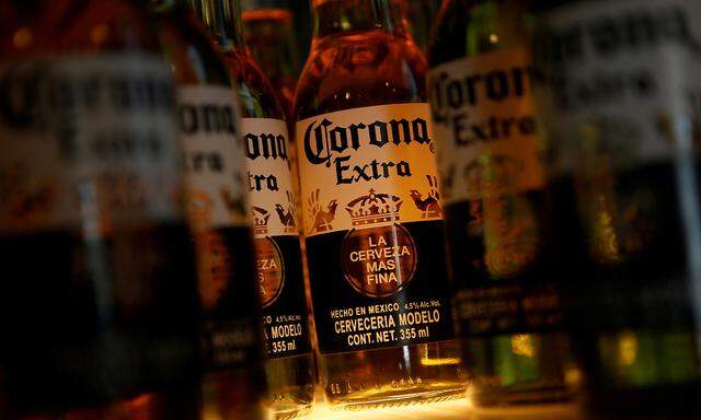 Archivild. "Corona extra" ist ein auch in österreichischen Clubs oft verkauftes Bier.