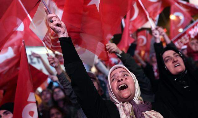 Eine Anhängerin des türkischen Präsidenten Erdogan.